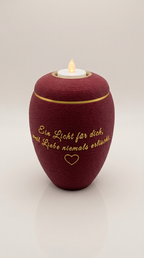 Weinrote Urne mit goldenem Spruch, Herz und goldenem Teelicht-Einsatz im Deckel
